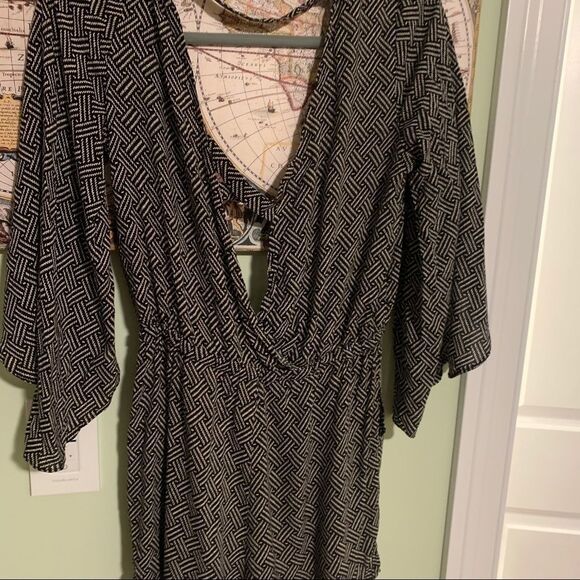 🦋Flutter Sleeve Romper🦋 - Picture 8 of 9